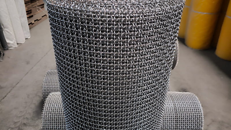 Rectangular opening Hot Dipped Galvanized Welded Wire Mesh Roll – custom sizes